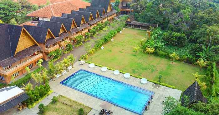 Swimming Pool Alun Alun Gumati Resort