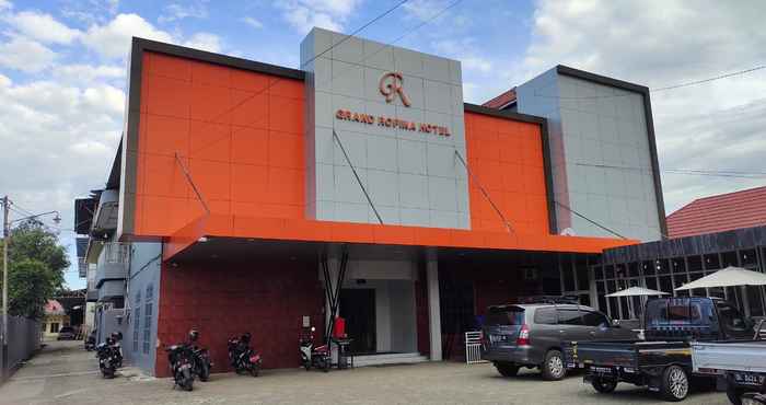 Bên ngoài Hotel Grand Rofina Sinjai