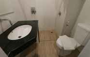 Toilet Kamar 7 Best City Hotel