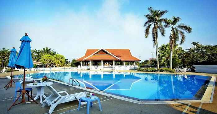 Swimming Pool Pinehurst Golf Club and Hotel