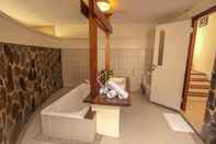 ห้องน้ำภายในห้อง Maluku Resort & SPA