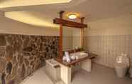 Toilet Kamar 5 Maluku Resort & SPA