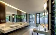 In-room Bathroom 6 Mangala Estate Boutique Resort