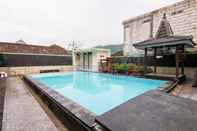 Kolam Renang OYO 3210 Villa Aisya