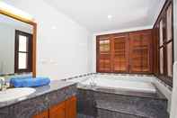 Toilet Kamar Chai Nam Condo - 2 Bed Beachfront Apartment at Bang Tao Beach Phuket