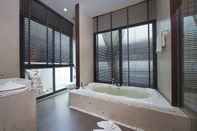 Toilet Kamar Baan Wana 8 - 2 Bed Villa with Private Pool in Central Phuket Location