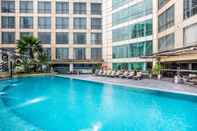 Swimming Pool Wyndham Surabaya