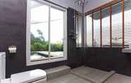 Toilet Kamar 4 Krabi Sunset Hill Villa - 2 Bed Pool Villa in Ao Nang Krabi