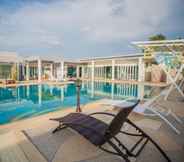 Swimming Pool 4 Wanna Resort & Yoshioka Huahin