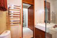 Toilet Kamar Poonam Villa - Stunning 2 Bed Pool Home in West Phuket