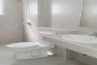 Toilet Kamar Bangsare Beach Condo