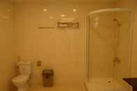 Phòng tắm bên trong Vinafor Hotel