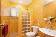 Toilet Kamar Villa Maiki - Superb 2 Bed Pool Villa in Rawai Phuket