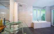 Phòng tắm bên trong 7 Moonscape Villa 101 - Cozy 1 Bed Pool Rental in Koh Samui