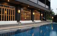สระว่ายน้ำ 6 Villa Gris Pranburi
