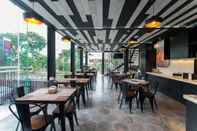 Bar, Cafe and Lounge ZOOM Dharmahusada Hotel