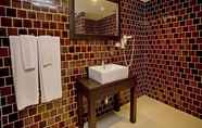 In-room Bathroom 5 Nirvana Place-2 Bed Apartment at Pratumnak Hill Central Pattaya