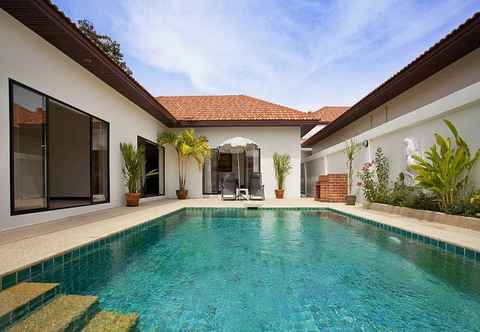 Swimming Pool Insignia Villa- 2 Bed Holiday Home with Pool near Cosy Beach Pattaya