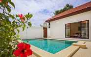 สระว่ายน้ำ 6 Insignia Villa- 2 Bed Holiday Home with Pool near Cosy Beach Pattaya