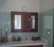 In-room Bathroom 4 Ayu Lestari Cottage