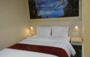 Kamar Tidur 4 The Arya Hotel