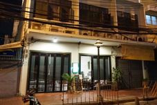 外観 Krit Hostel