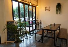 バー、カフェ、およびラウンジ 6 Krit Hostel