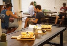 バー、カフェ、およびラウンジ 7 Krit Hostel