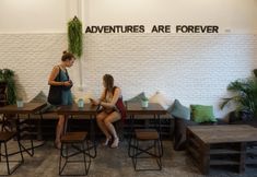 バー、カフェ、およびラウンジ 3 Krit Hostel