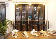バー、カフェ、およびラウンジ 5 Krit Hostel