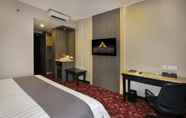 Phòng ngủ 4 Pyramid Suites Hotel Banjarmasin