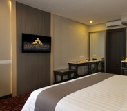 Bedroom 6 Pyramid Suites Hotel Banjarmasin