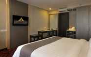 Phòng ngủ 6 Pyramid Suites Hotel Banjarmasin