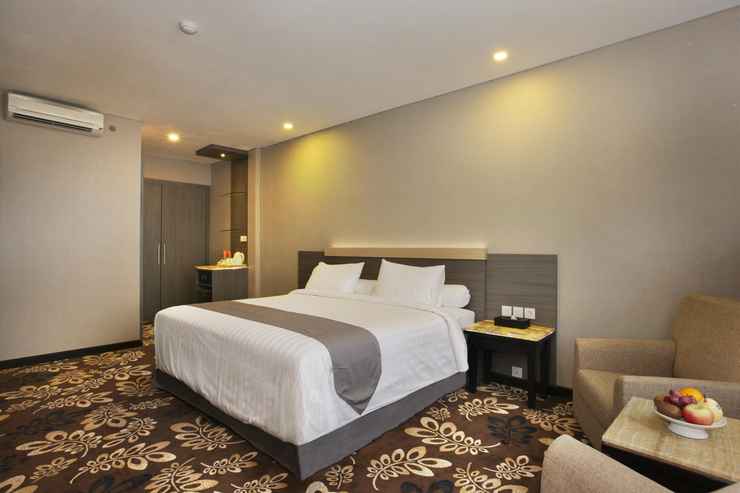 BEDROOM Pyramid Suites Hotel Banjarmasin