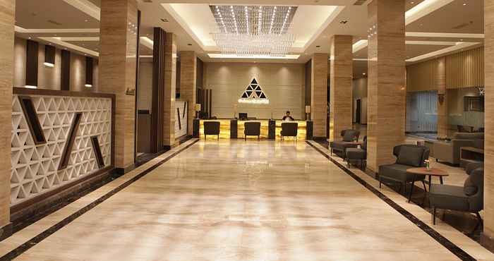 Lobby Pyramid Suites Hotel Banjarmasin