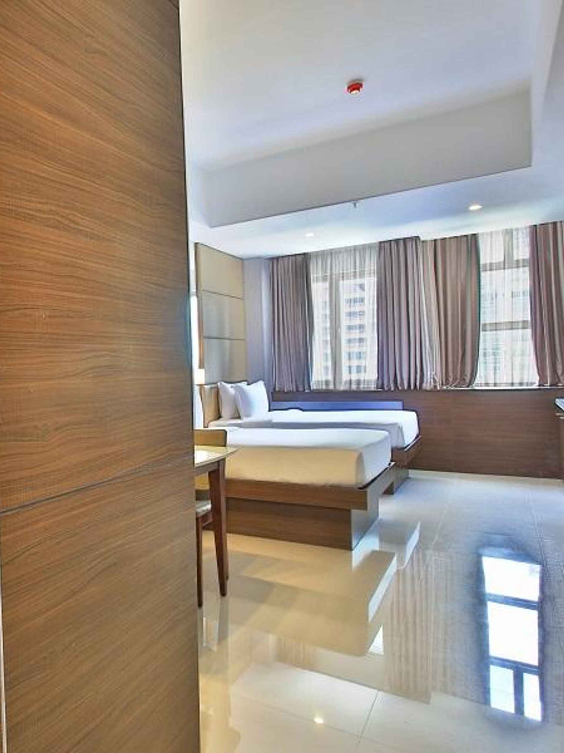 In-room Bathroom Valero Grand Suites by Swiss-Belhotel