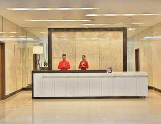 Lobi 2 Valero Grand Suites by Swiss-Belhotel