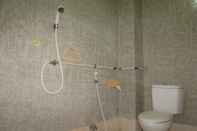 In-room Bathroom Hotel Merlin Waingapu