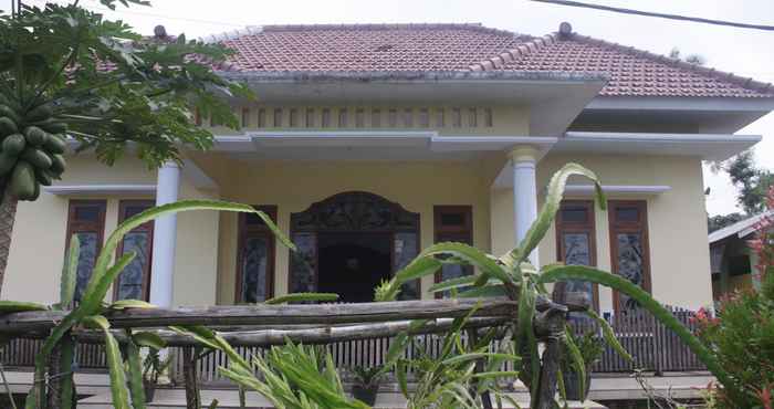 Exterior Community Homestay at Sendang Biru