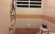 In-room Bathroom 7 Jeffrey Homestay R @ Lost World of Tambun