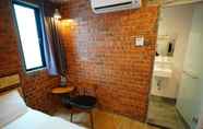 Kamar Tidur 5 Brick Box Hotel