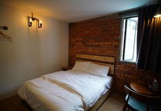 Bedroom 7 Brick Box Hotel