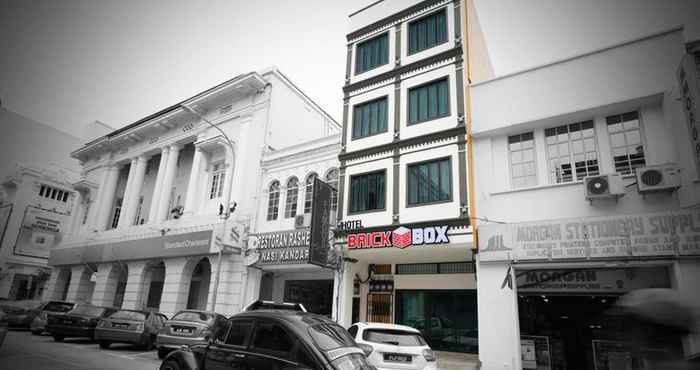 Bangunan Brick Box Hotel