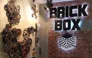 Lobi 2 Brick Box Hotel