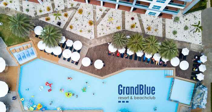 Bangunan GrandBlue Resort