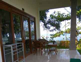 Sảnh chờ 2 Warung Pantai Bungalows