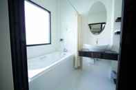 In-room Bathroom Amber Residence (SHA Plus+)