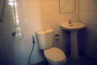 ห้องน้ำภายในห้อง Ruenlookmai Resort
