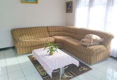 Lobby 2 Three Bedroom (back) at Villa Trunojoyo 50