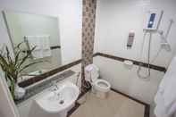 Toilet Kamar Laguna Serviced Apartment